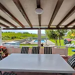 House Rose With Garden And Pool Vikendica