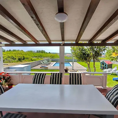 House Rose With Garden And Pool Vikendica