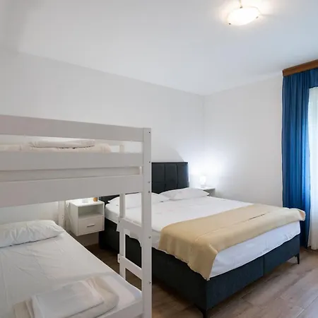 House Rose With Garden And Pool *