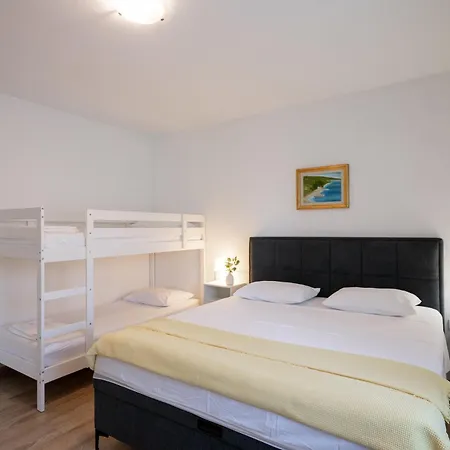 House Rose With Garden And Pool Vikendica