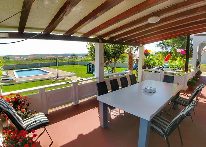 بيت للعطل House Rose With Garden And Pool