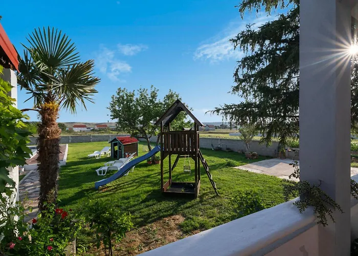 House Rose With Garden And Pool Ljubač