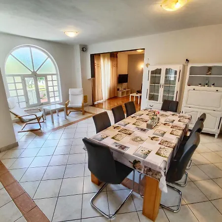 Nyaraló House Rose With Garden And Pool *