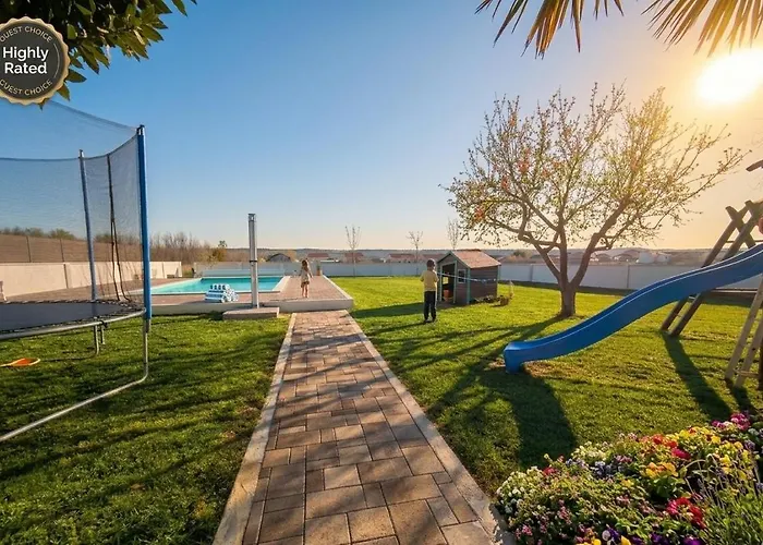 House Rose With Garden And Pool 펜션 Ljubač